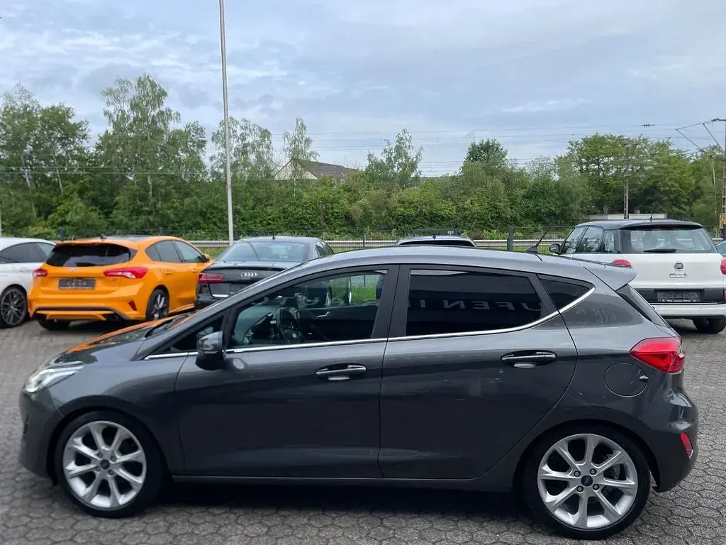Usata Ford Fiesta Titanium 125 CV (91 kW) 2017 Grigio Utilitaria