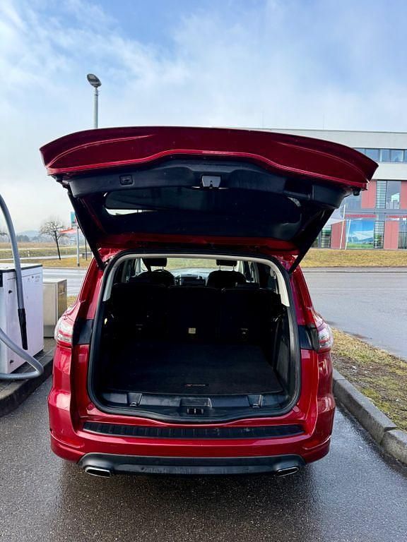 Gebraucht Ford S-MAX Titanium 241 PS (177 kW) 2015 Rot Van / Kleinbus