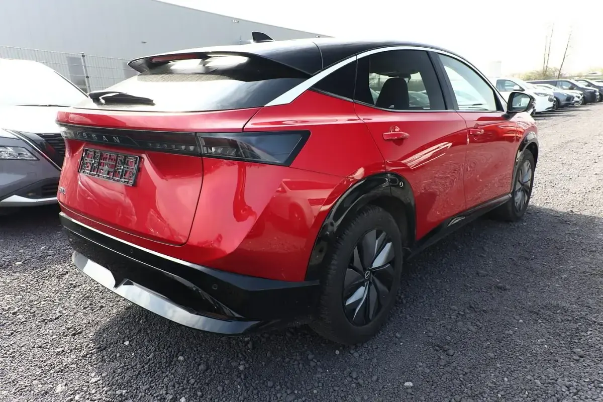 Gebraucht Nissan Ariya 360º 160 kW (218 PS) 2022 Passion rot / schwarz metallic SUV