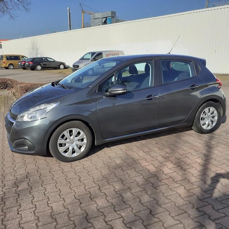 Grau Gebraucht 2016 Peugeot 208 Kleinwagen | 6.500 € (Guter Preis) - Bild 1/4