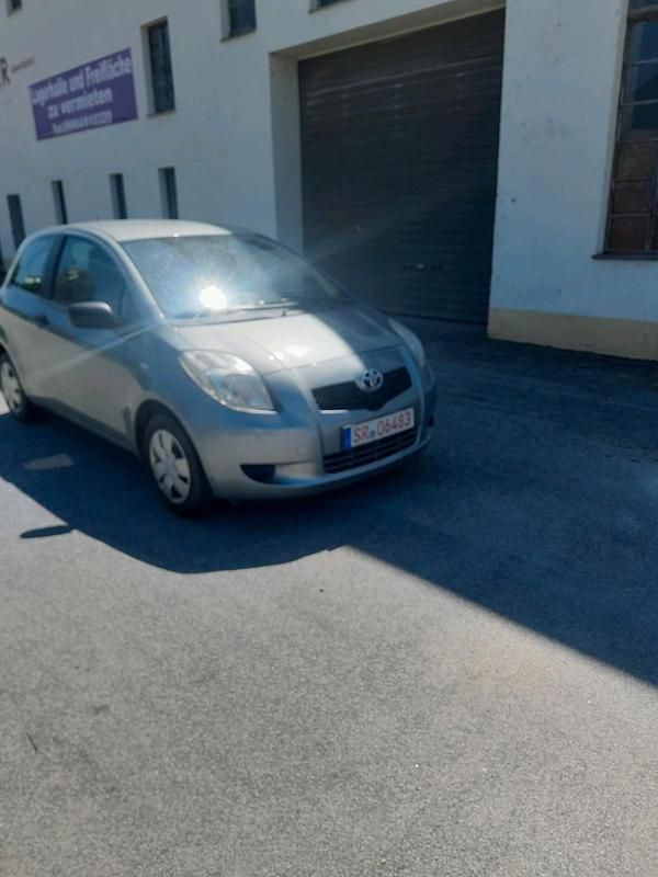 Grau Gebraucht 2007 Toyota Yaris Kleinwagen | 999 € (Superpreis) - Bild 1/4