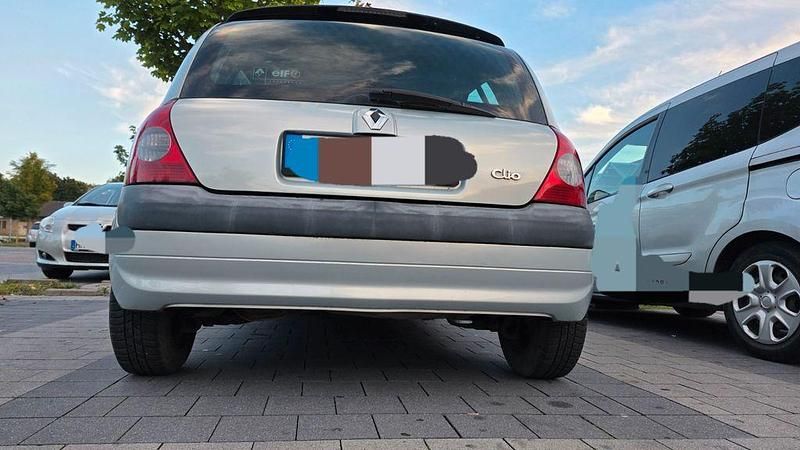 Beige Gebraucht 2003 Renault Clio II Limousine | 1.100 € (Fairer Preis) - Bild 1/4