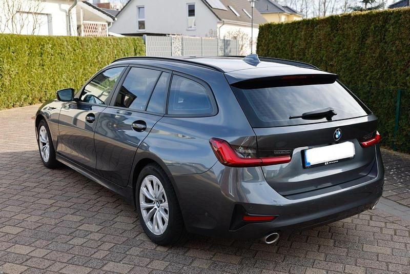 Gebraucht BMW 320e 190 PS (139 kW) 2020 Grau Kombi