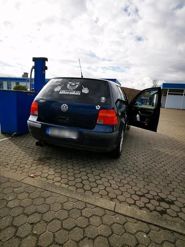 Gebraucht VW Golf IV 105 PS (77 kW) 2001 Blau Kleinwagen