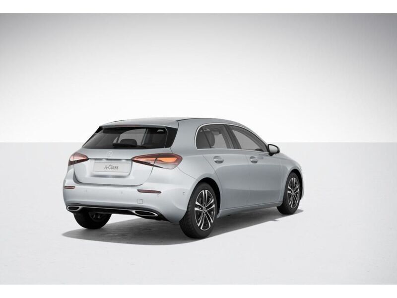 Gebraucht Mercedes A200 Advanced 163 PS (119 kW) 2023 Iridiumsilber metallic Limousine