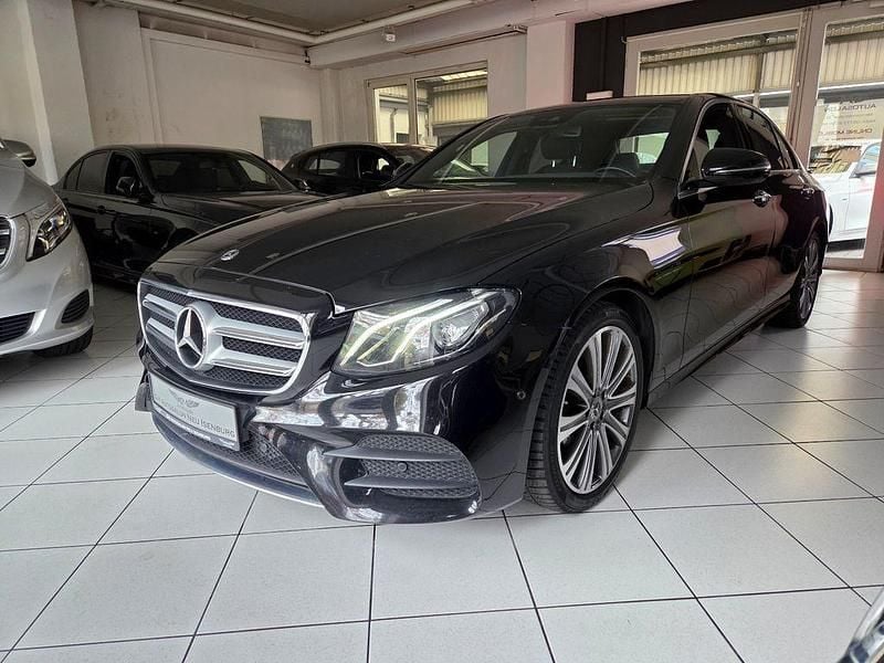 Schwarz Gebraucht 2018 Mercedes E220 AMG line Limousine | 31.990 € - Bild 1/4