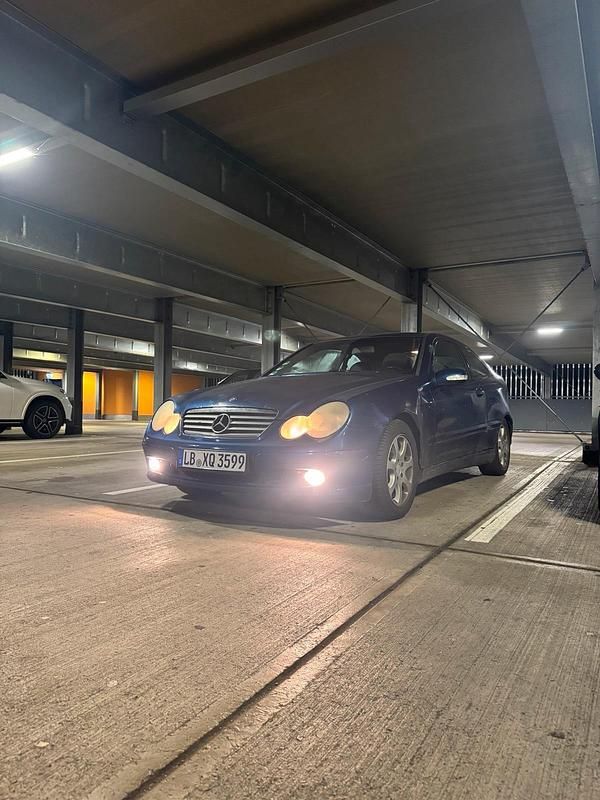 Gebraucht Mercedes C180 129 PS (94 kW) 2001 Blau Coupé