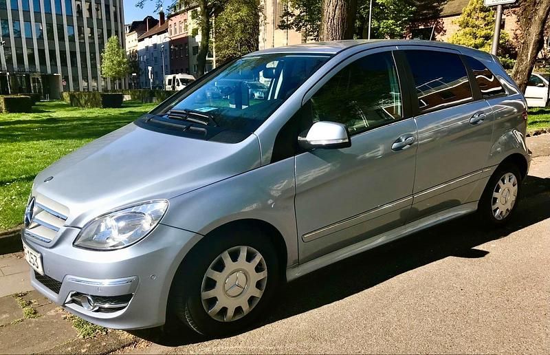 Blau Gebraucht 2009 Mercedes B200 Van / Kleinbus | 7.500 € (Fairer Preis) - Bild 1/4