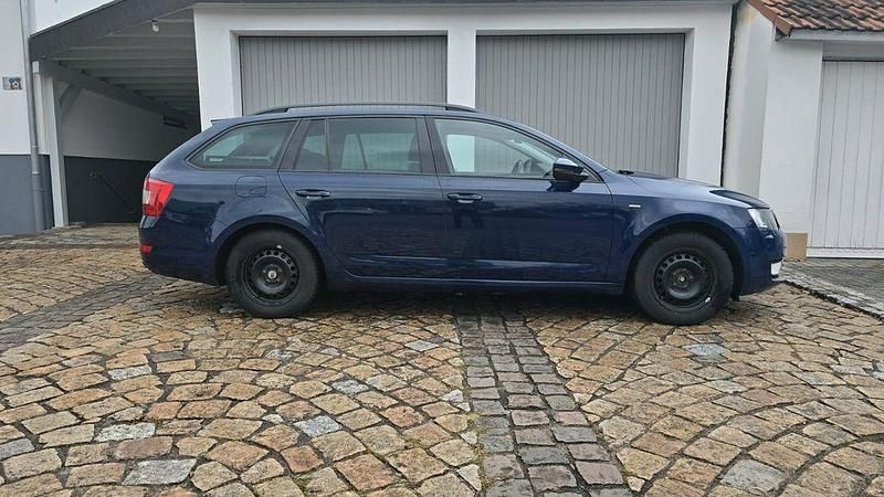 Blau Gebraucht 2016 Skoda Octavia Joy Kombi | 7.400 € (Superpreis) - Bild 1/4