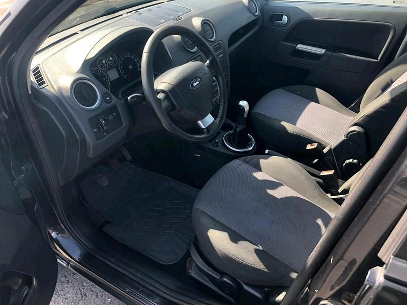 Schwarz Gebraucht 2007 Ford Fusion Kombi | 1.500 € - Bild 1/4