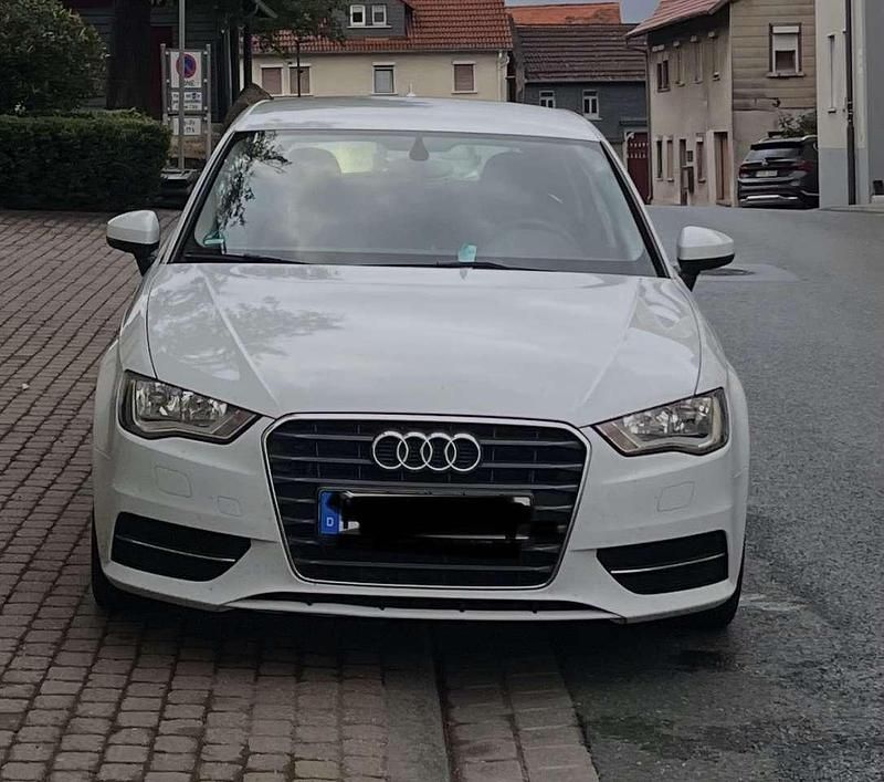 Weiß Gebraucht 2014 Audi A3 Attraction Kleinwagen | 6.500 € (Fairer Preis) - Bild 1/4