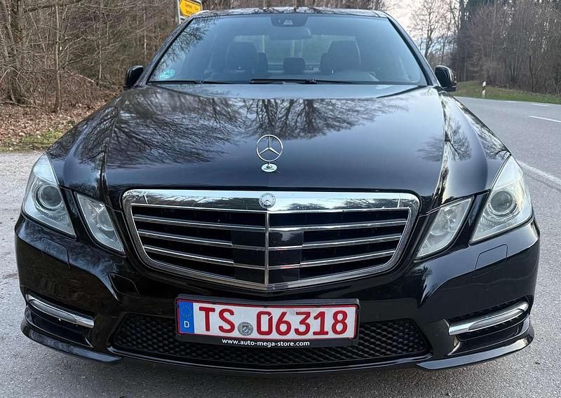 Gebraucht Mercedes E300 204 PS (150 kW) 2013 Obsidianschwarz  metalliclack Limousine