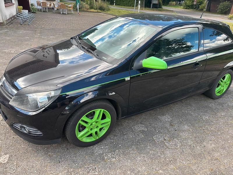 Schwarz Gebraucht 2006 Opel Astra GTC Coupé | 700 € (Superpreis) - Bild 1/4