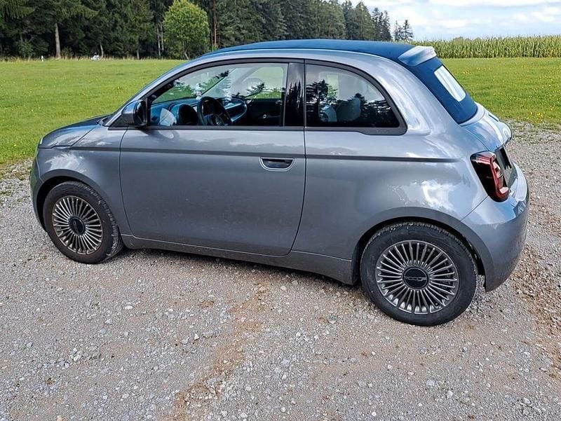 Grau Gebraucht 2022 Fiat 500e Icon Cabrio | 19.890 € (Guter Preis) - Bild 1/4