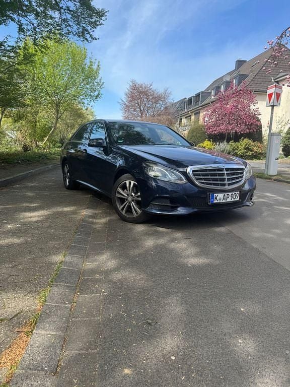 Second-hand Mercedes E200 136 CP (100 kW) 2015 Albastru Berlinǎ