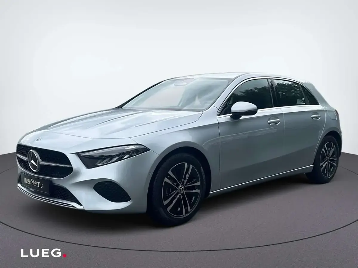 Gebraucht Mercedes A200 Progressive 163 PS (119 kW) 2024 Metalliclack hightechsilber Limousine