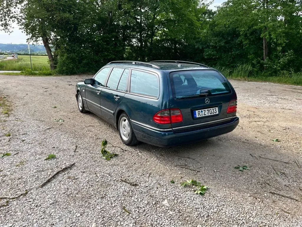 Gebraucht Mercedes E240 Avantgarde 170 PS (125 kW) 2000 Grün Kombi