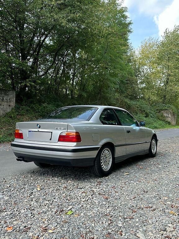 Second-hand BMW 325 192 CP (141 kW) 1992 Argintiu Coupe