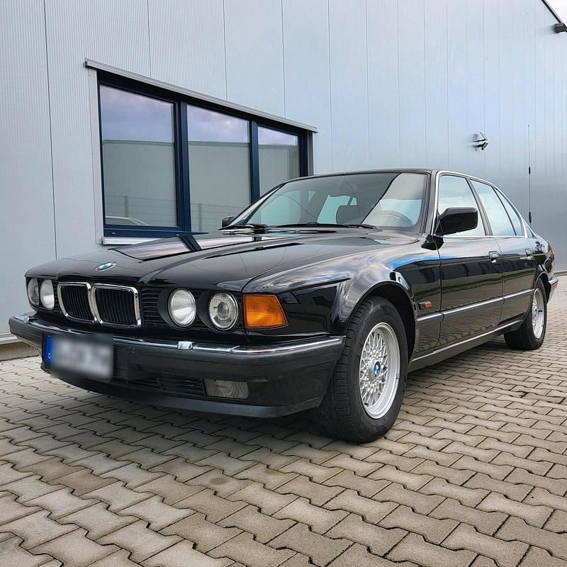 Schwarz Gebraucht 1991 BMW 750 Limousine | 12.500 € - Bild 1/4