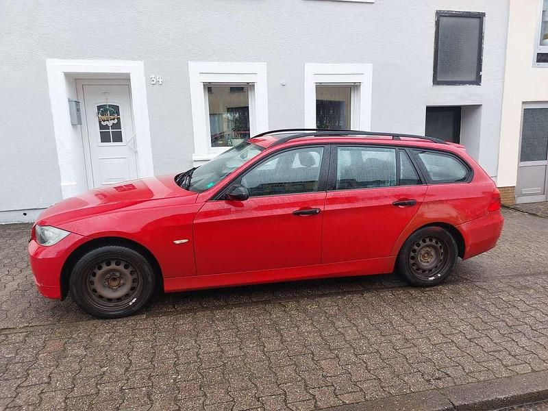 Gebraucht BMW 320 163 PS (119 kW) 2005 Rot Kombi