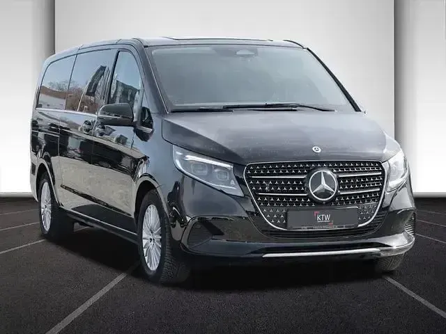 Gebraucht Mercedes V300 Avantgarde 237 PS (174 kW) 2025 Schwarz Van / Kleinbus