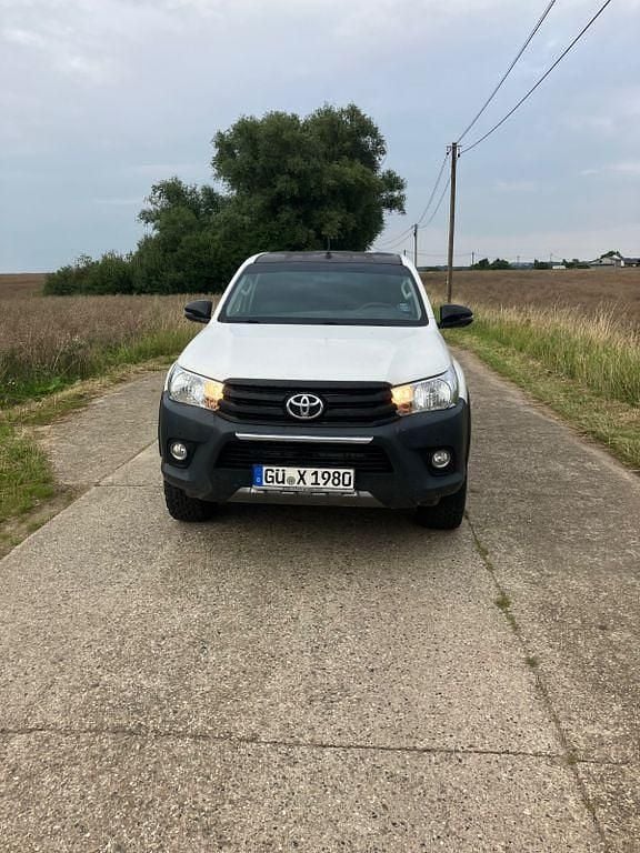 Weiß Gebraucht 2020 Toyota HiLux Abholung | 29.500 € (Superpreis) - Bild 1/4
