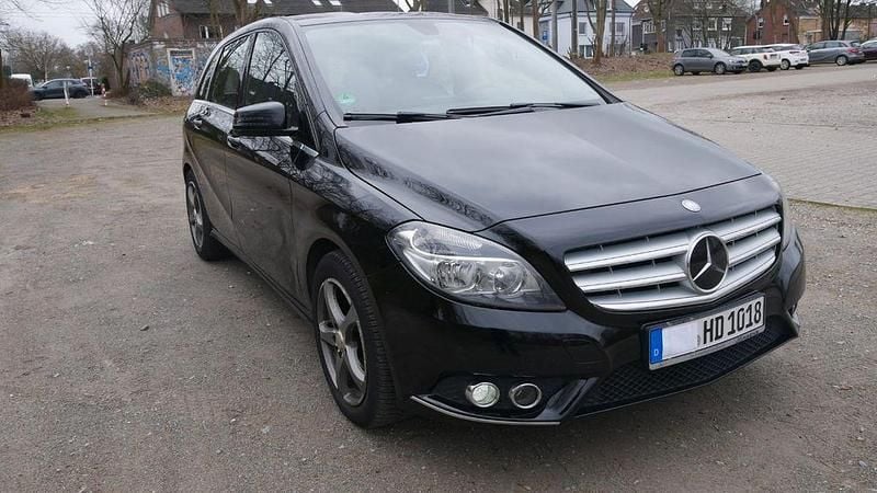 Gebraucht Mercedes B180 109 PS (80 kW) 2012 Schwarz Van / Kleinbus