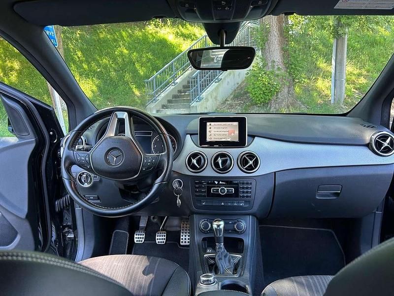 Schwarz Gebraucht 2013 Mercedes B180 Van / Kleinbus | 8.700 € (Fairer Preis) - Bild 1/4