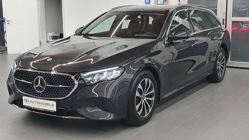 Gebraucht Mercedes E200 204 PS (150 kW) 2024 Grau Kombi