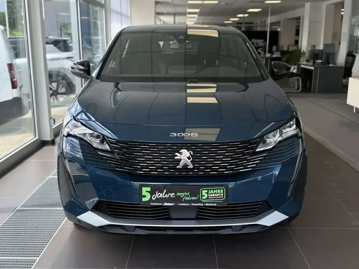 Gebraucht Peugeot 3008 Active 136 PS (100 kW) 2024 Lackierung blau celebes/metall SUV