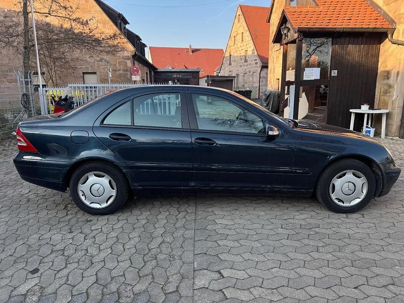 Gebraucht Mercedes C180 129 PS (94 kW) 2001 Blau Limousine