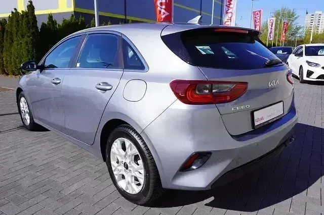 Gebraucht Kia Ceed 120 PS (88 kW) 2022 Silber Kleinwagen