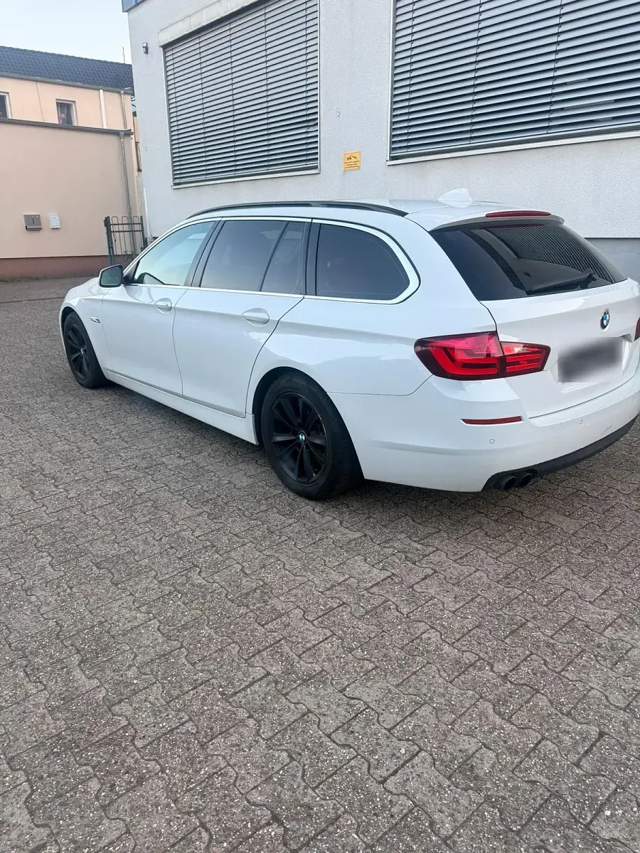 Gebraucht BMW 520 184 PS (135 kW) 2010 Schwarz Kombi