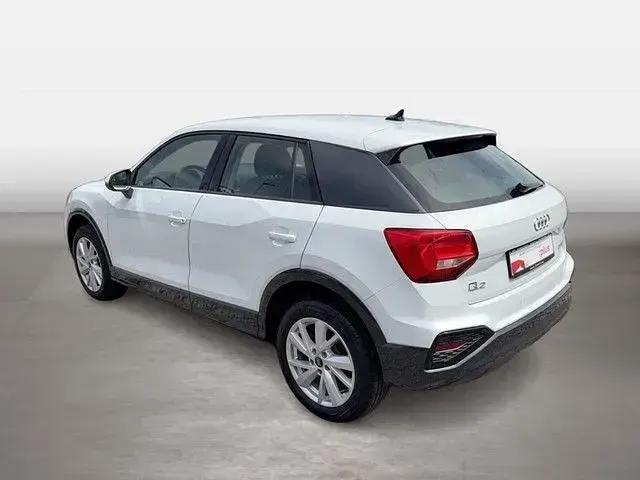 Gebraucht Audi Q2 Comfort 150 PS (110 kW) 2022 Gletscherweiß metallic SUV