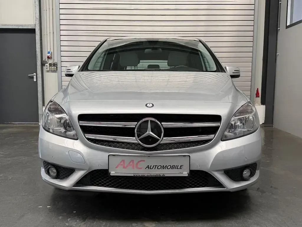 Gebraucht Mercedes B200 156 PS (114 kW) 2013 Silber Kleinwagen