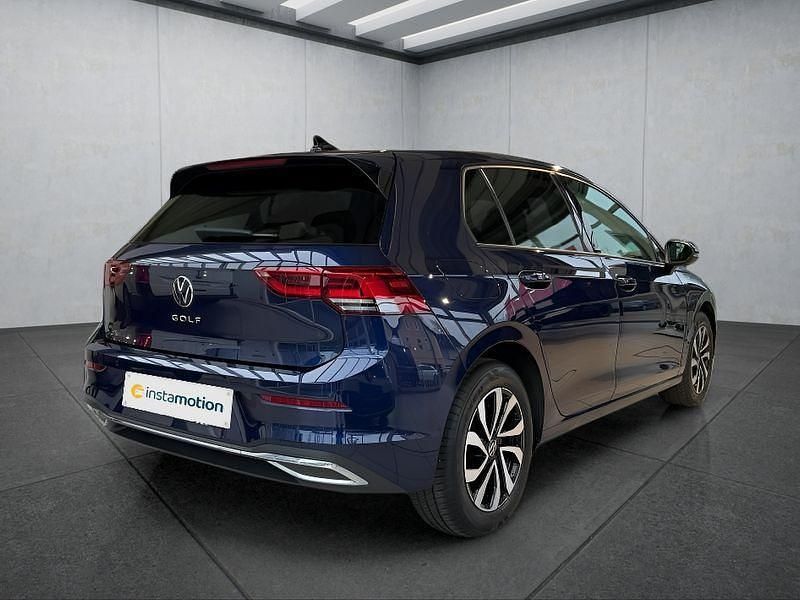 Gebraucht VW Golf VIII 131 PS (96 kW) 2023 Blau Kleinwagen