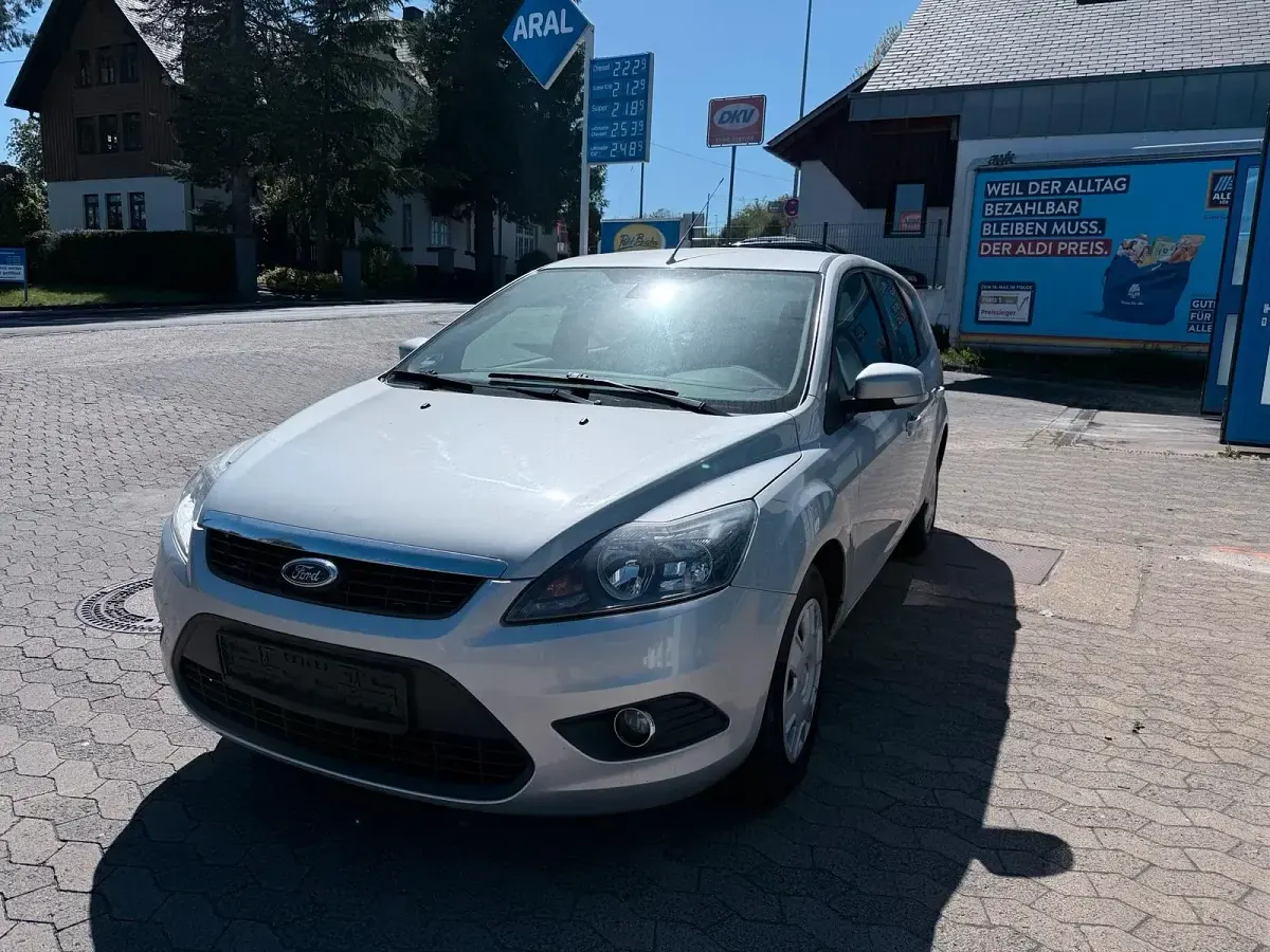 Używany Ford Focus Style 109 KM (80 kW) 2010 Srebrny Kombi