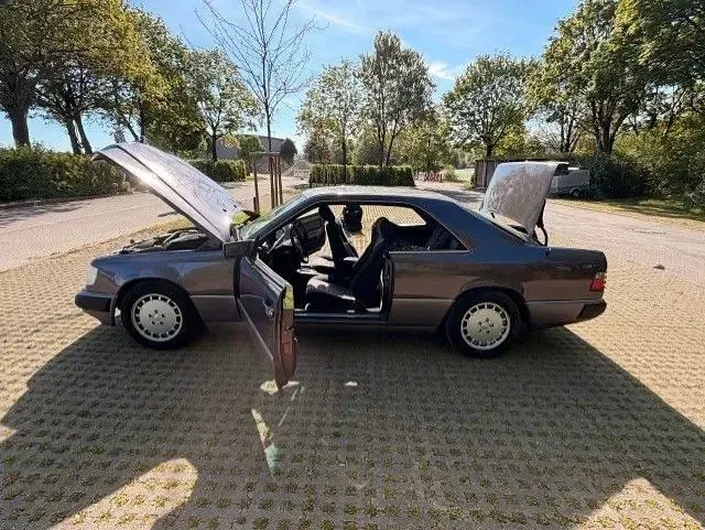 Second-hand Mercedes E230 132 CP (97 kW) 1991 Albastru Coupe