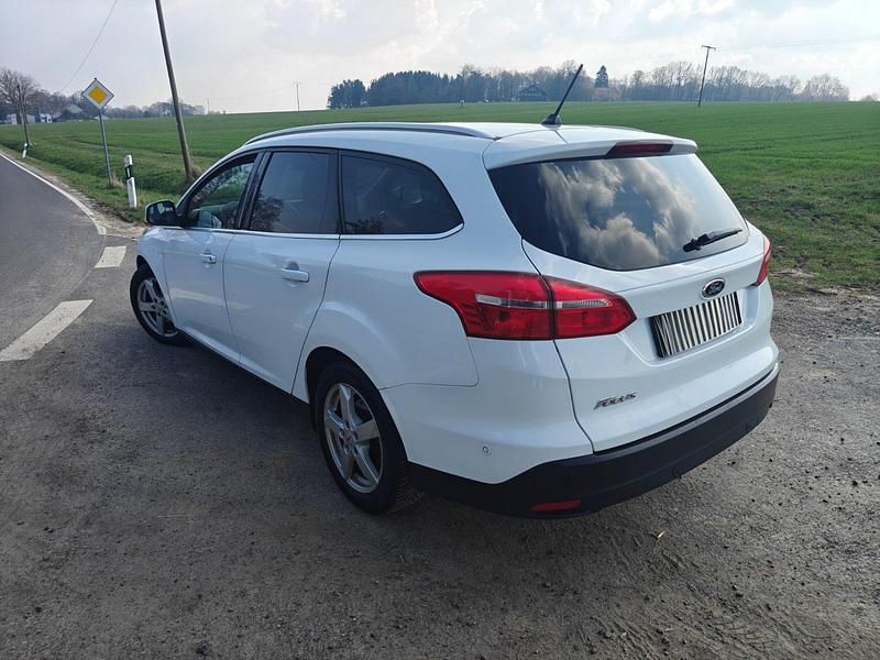 Gebraucht Ford Focus Cool & Connect 125 PS (91 kW) 2018 Weiß Kombi