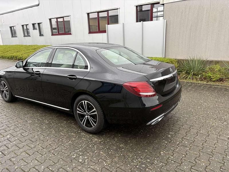 Gebraucht Mercedes E200 160 PS (117 kW) 2019 Schwarz Limousine