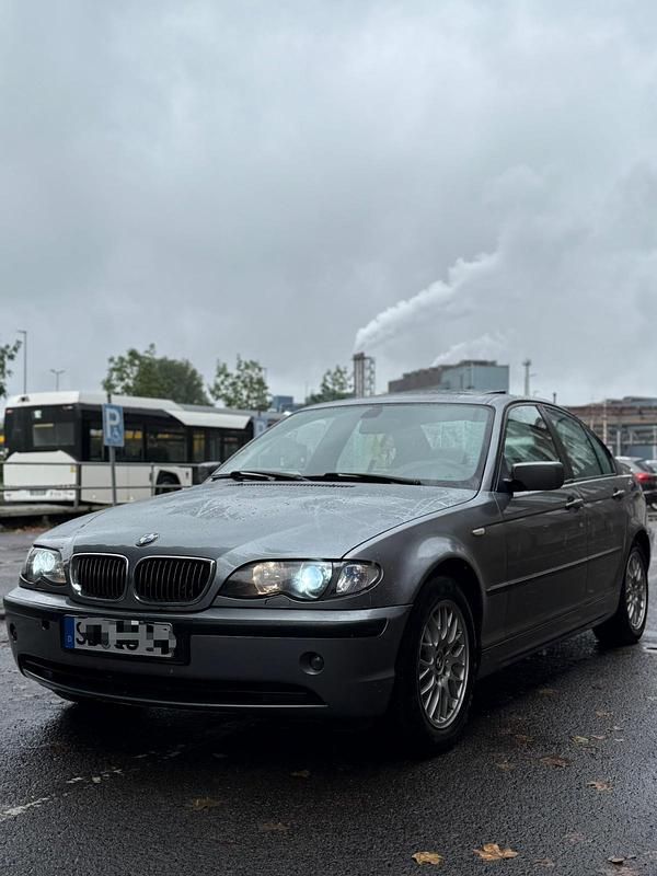 Grau Gebraucht 2003 BMW 320 Limousine | 2.000 € (Superpreis) - Bild 1/4
