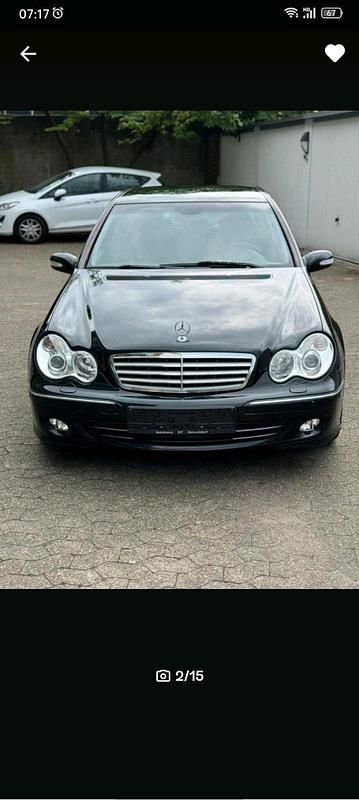 Schwarz Gebraucht 2004 Mercedes C320 Limousine | 4.199 € (Fairer Preis) - Bild 1/4