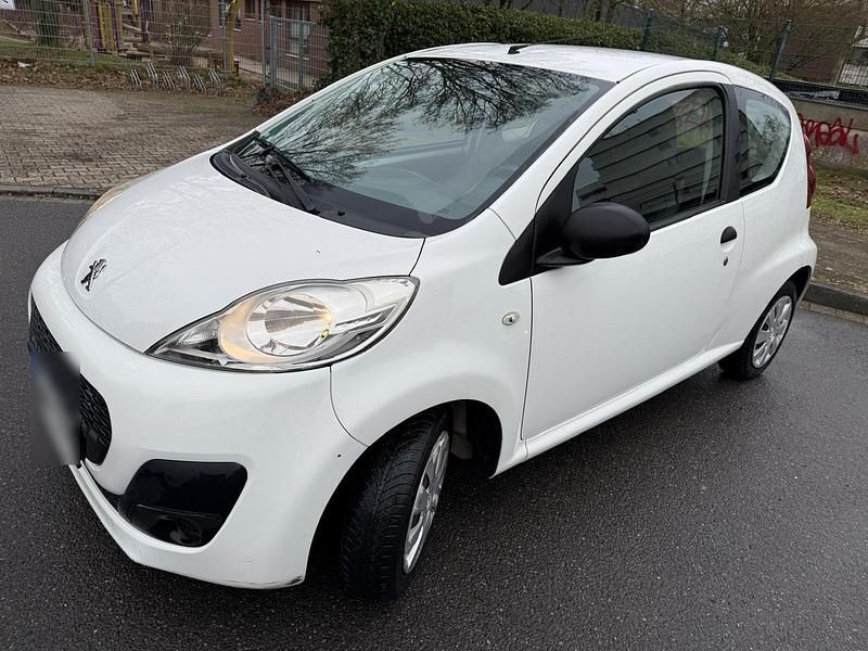 Gebraucht Peugeot 107 68 PS (50 kW) 2013 Weiß Kleinwagen