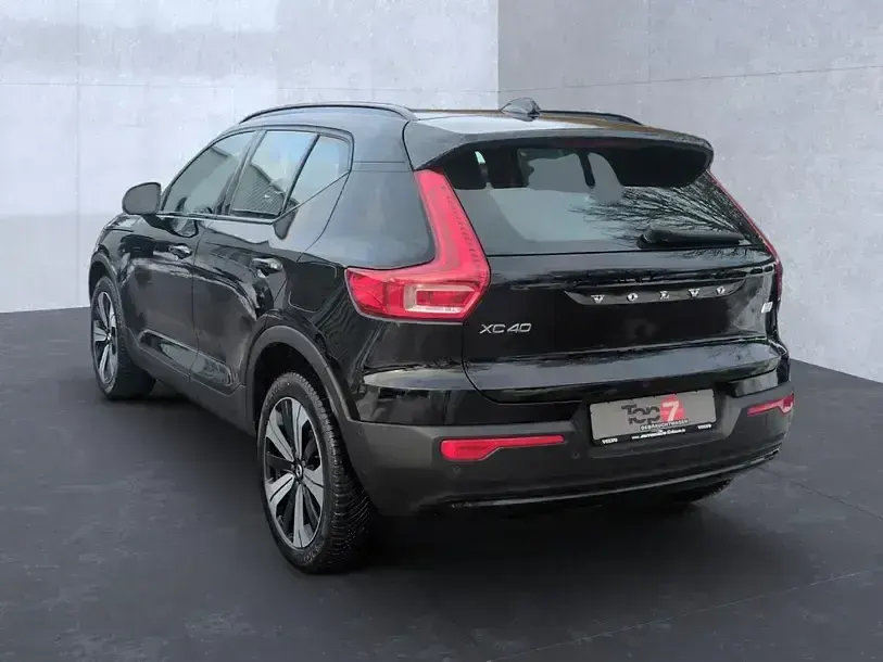Używany Volvo XC40 Ultimate 169 kW (231 KM) 2022 Czarny SUV