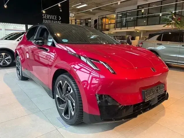 Gebraucht Lynk & Co 02 246 kW (335 PS) 2025 Rot SUV