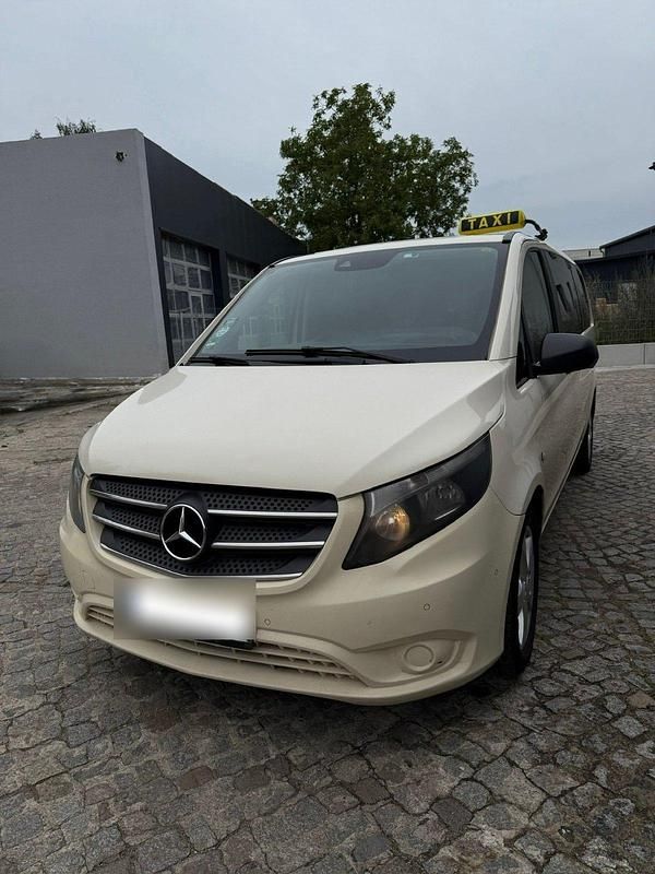 Gebraucht Mercedes Vito 163 PS (119 kW) 2017 Beige Van