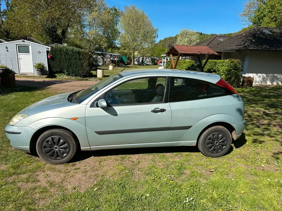 Gebraucht Ford Focus 101 PS (74 kW) 2003 Silber Limousine