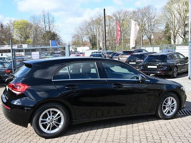 Gebraucht Mercedes A180 136 PS (100 kW) 2019 Schwarz Limousine