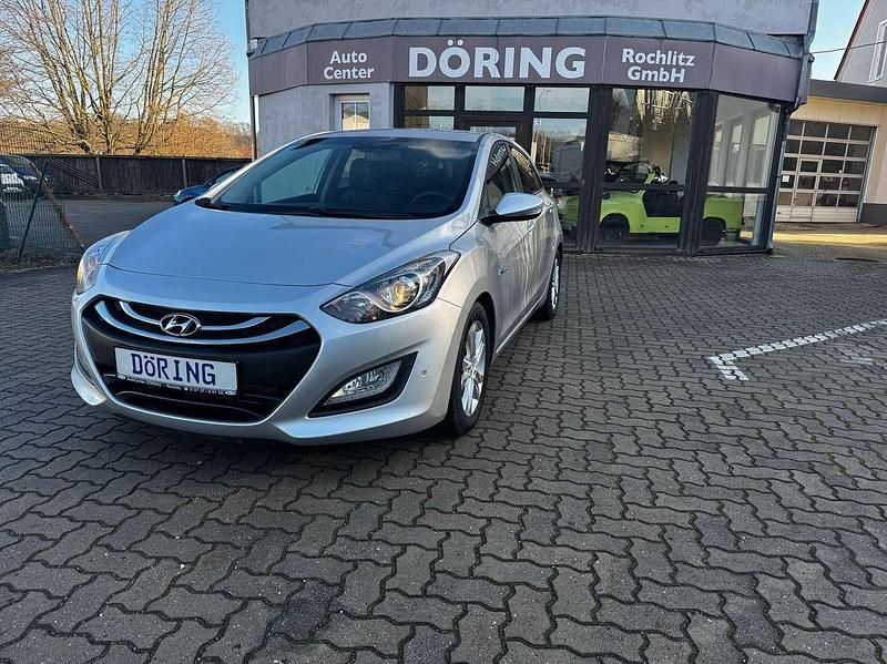 Gebraucht Hyundai i30 135 PS (99 kW) 2014 Silber Limousine