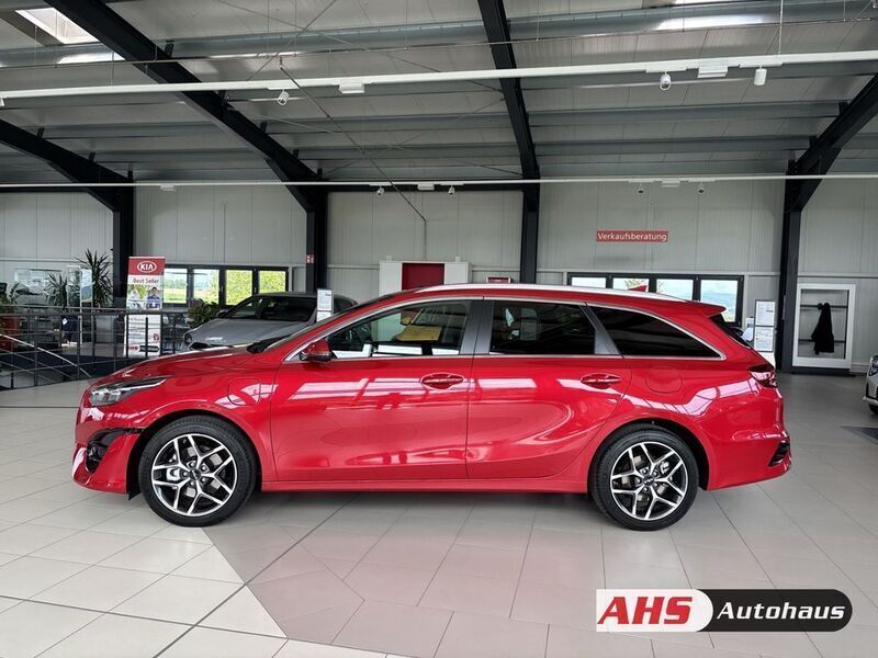 Gebraucht Kia Ceed Sportswagon Platinum Edition 141 PS (103 kW) 2025 Rot Kombi